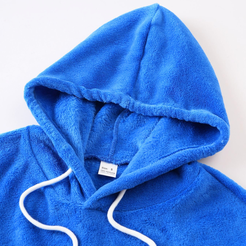 ブルーの裏起毛パーカー（正面アップ）