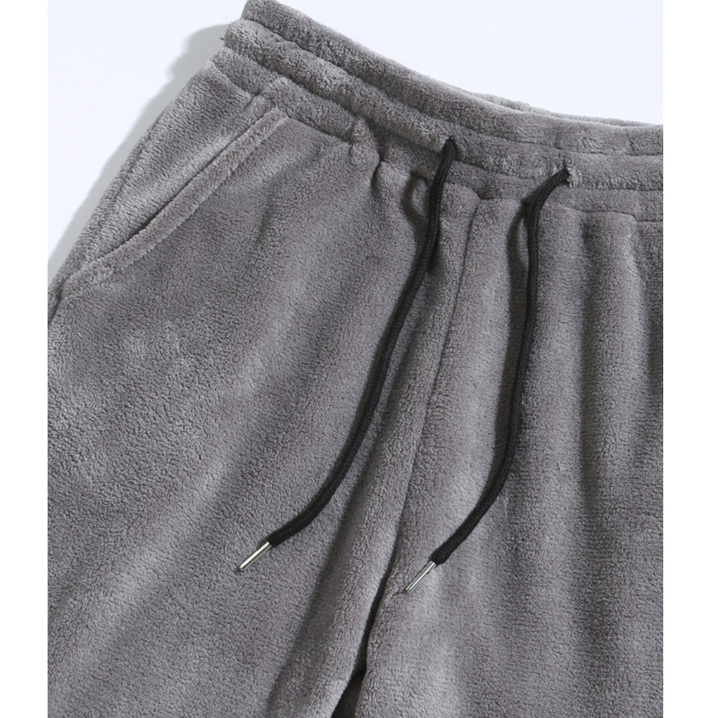 グレーの裏起毛ショートパンツ正面