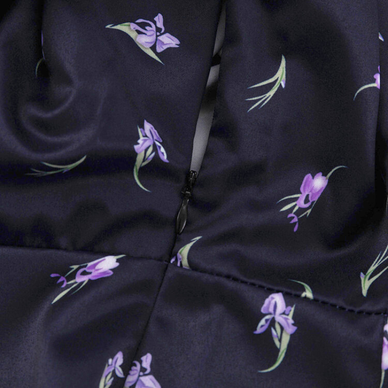 花柄ロングワンピースのウエスト縫製ディテール