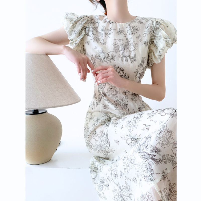 パフスリーブが可愛い花柄ワンピースの上半身デザイン