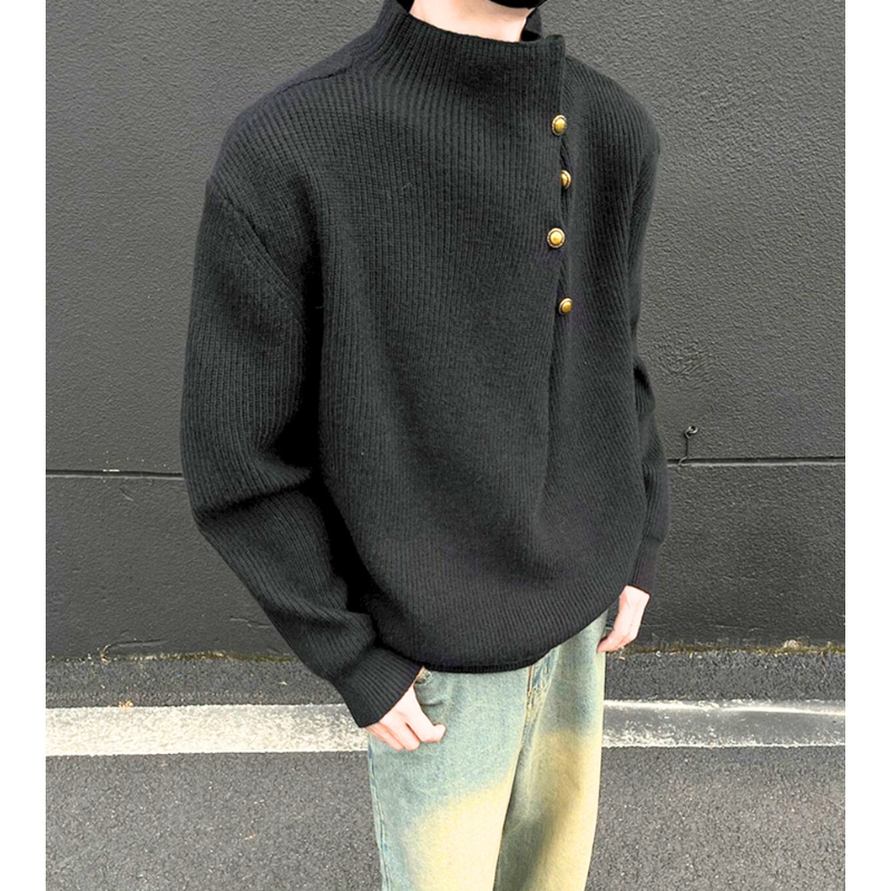 ブラックニットのゆったりシルエットを横から見たスタイリング