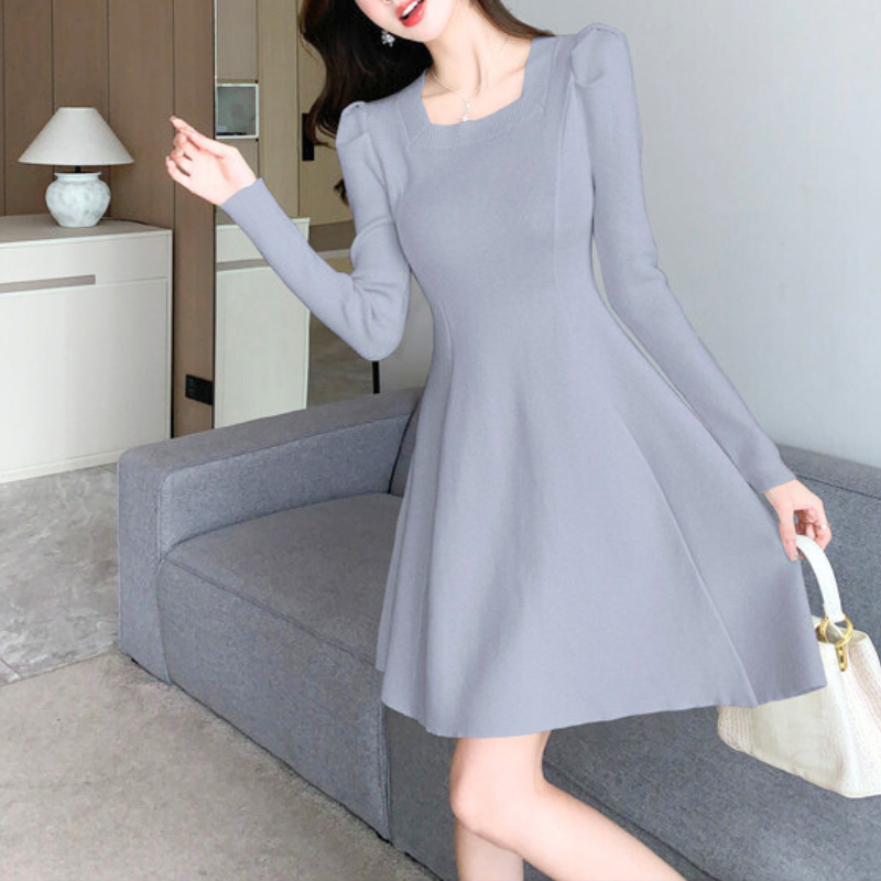 グレーワンピースで大人の余裕を感じる秋冬コーデ。