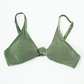 くすみグリーン三角ビキニトップの正面デザイン
