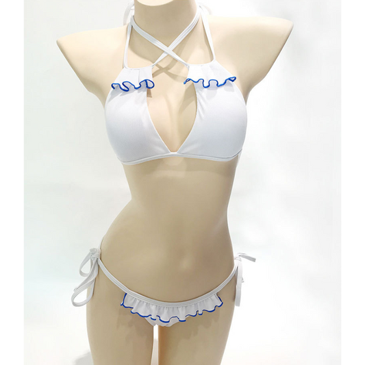 ホルターネックとフリルラインが際立つデート向けブラジリアンビキニ