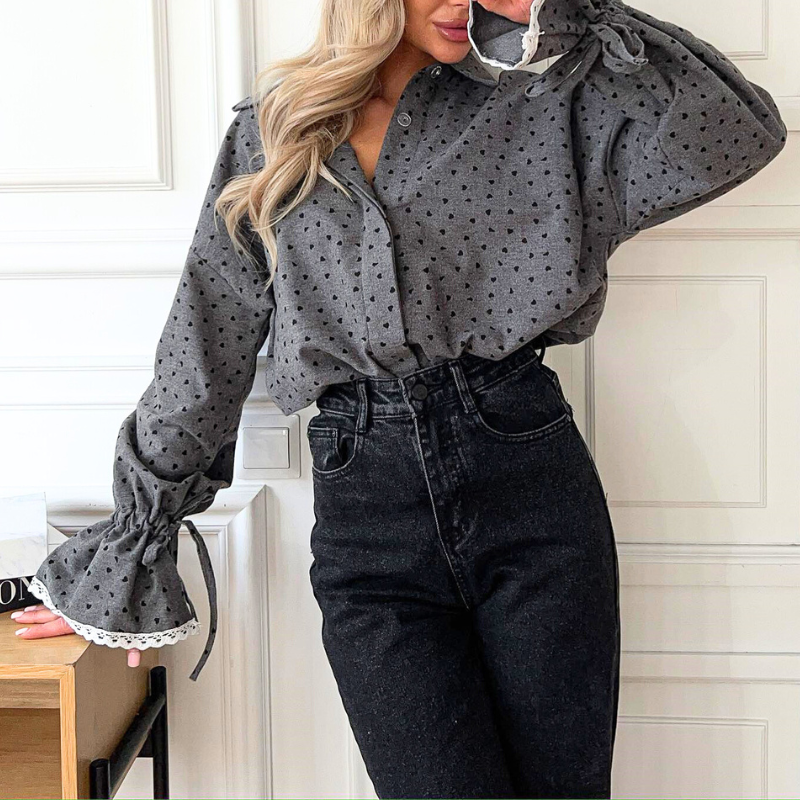 モテ服として使えるハート柄シャツのナチュラルスタイル