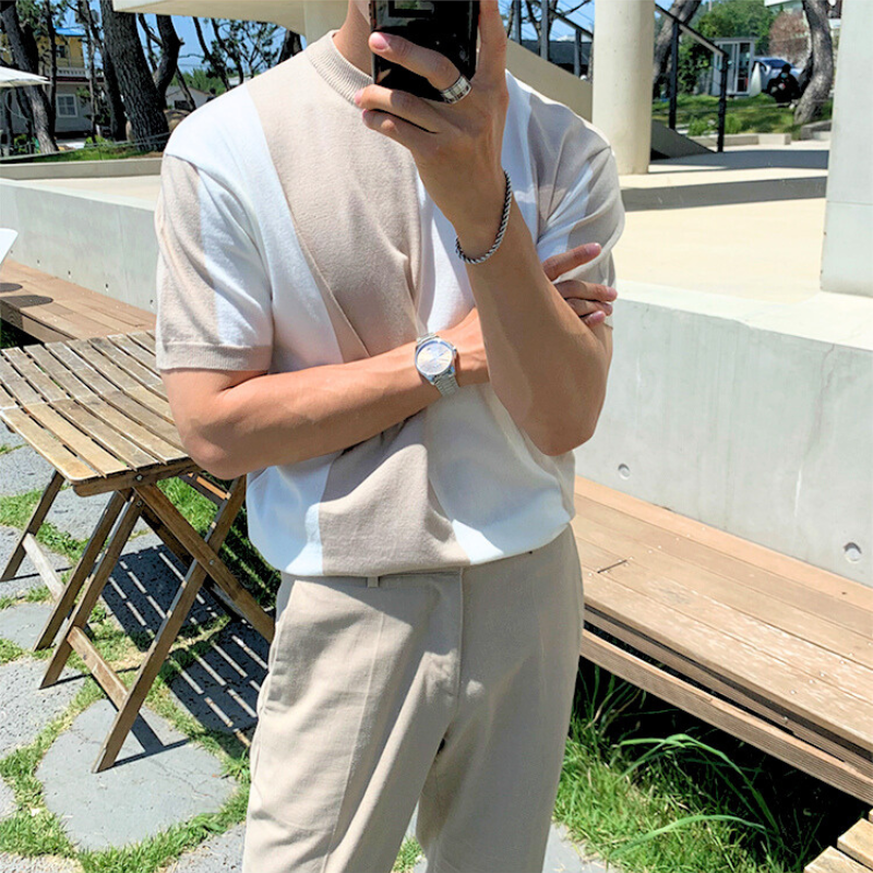 腕時計を合わせた涼しげなストライプニット夏コーデ