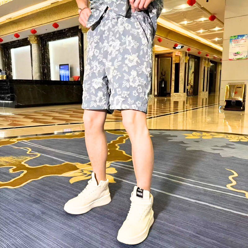 セットアップ下部のショーツをアップで写したカット
