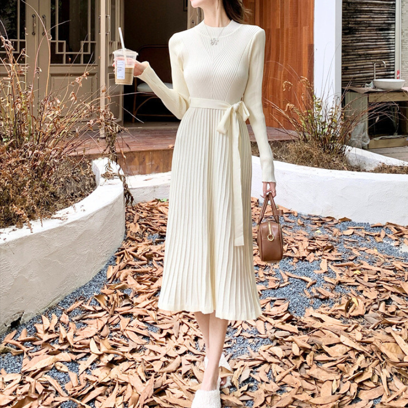 ナチュラルな雰囲気で男ウケするニットフレアワンピース