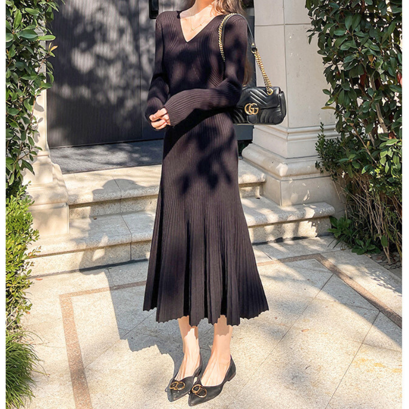 縦リブロングニットワンピース ブラック デートコーデ 全身