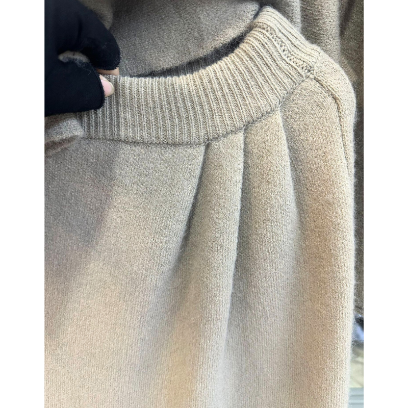 ウエストゴム仕様のニットロングスカート