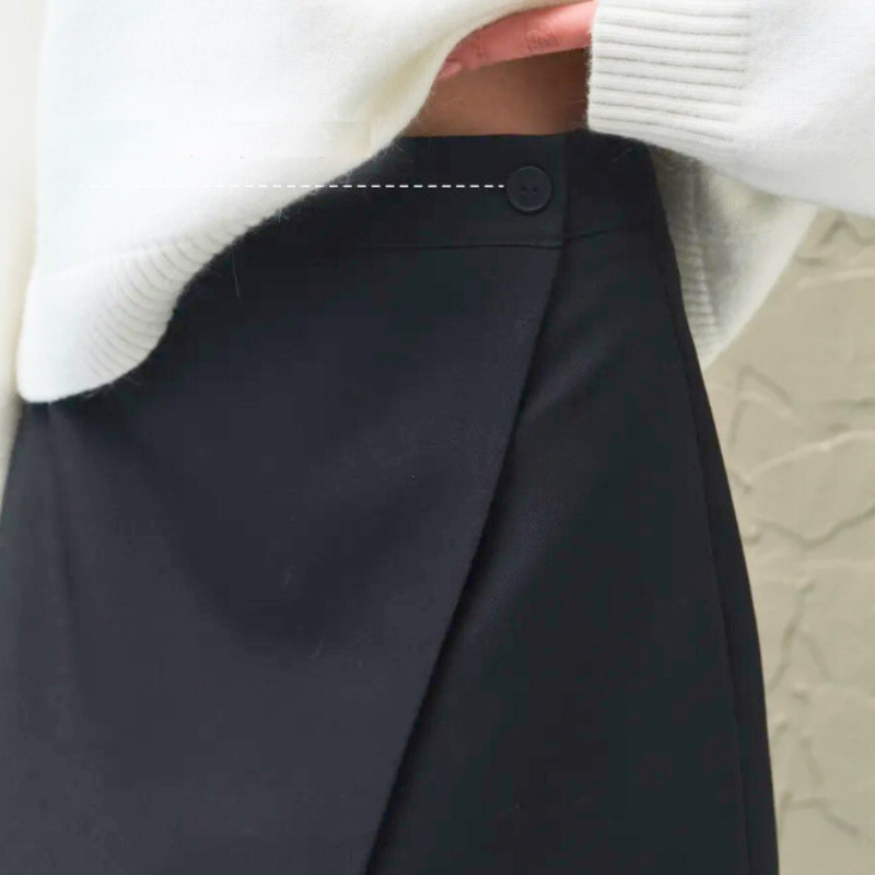 裾のラインが美しいAラインミニスカートのディテール｜きれいめデザイン