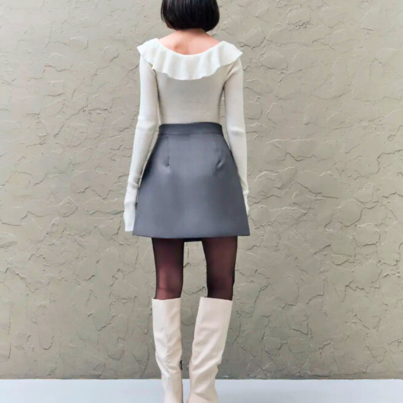 バックシルエットが美しいラップ風スカート｜脚長効果のあるAライン