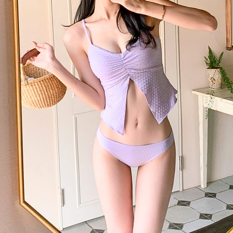 自然な色気を演出できるモテ水着ラベンダービキニ