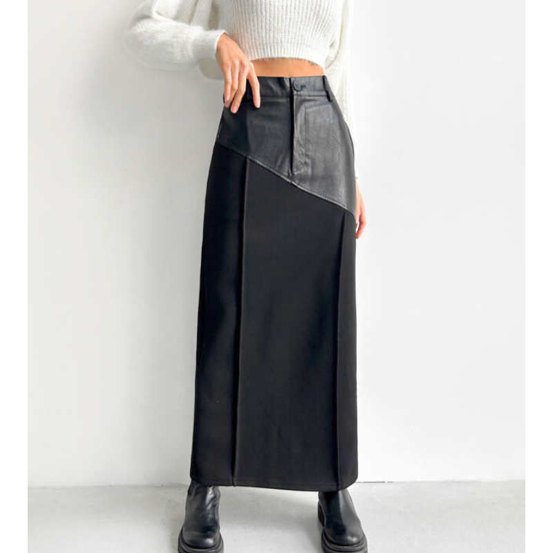 黒のレザー切り替えロングスカートの正面着用スタイル