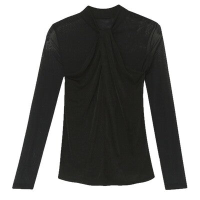 長袖ツイストトップスで色っぽく仕上げた春秋コーデ。30代女性にもおすすめのモテ服。