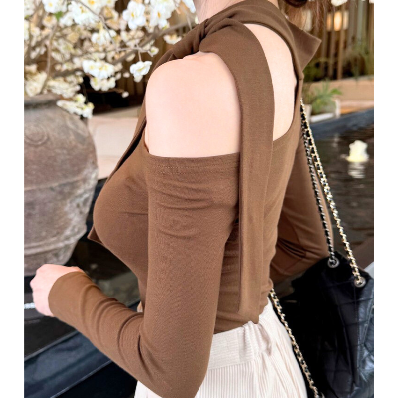 ワンショルダー×リボンデザインで差がつく春秋のモテ服。