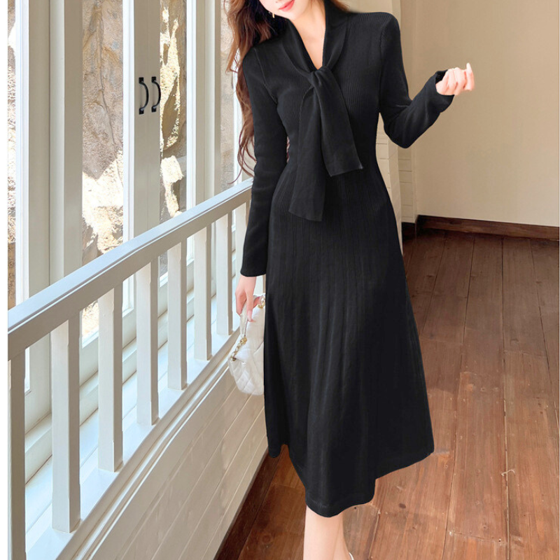 黒のリボンタイワンピースで上品コーデ｜秋冬の夜デートにもおすすめ