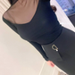 ブラックのシアーメッシュブラウス着用シーン｜春秋のデート服にぴったりな上品スタイル