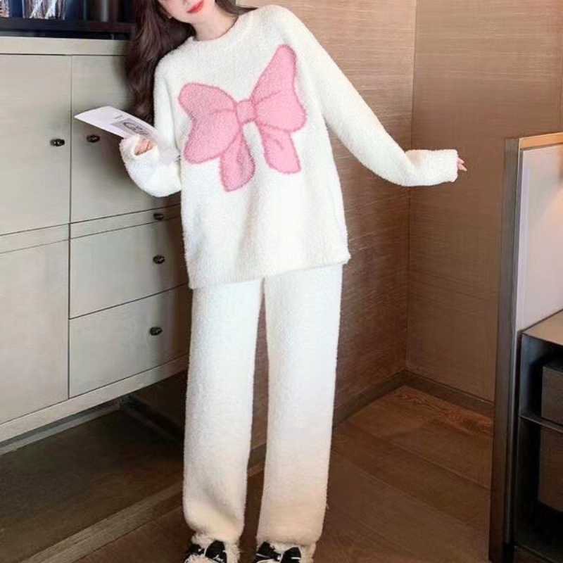 ゆったりシルエットが可愛い秋冬リボン柄ルームウェア｜彼氏ウケデザイン