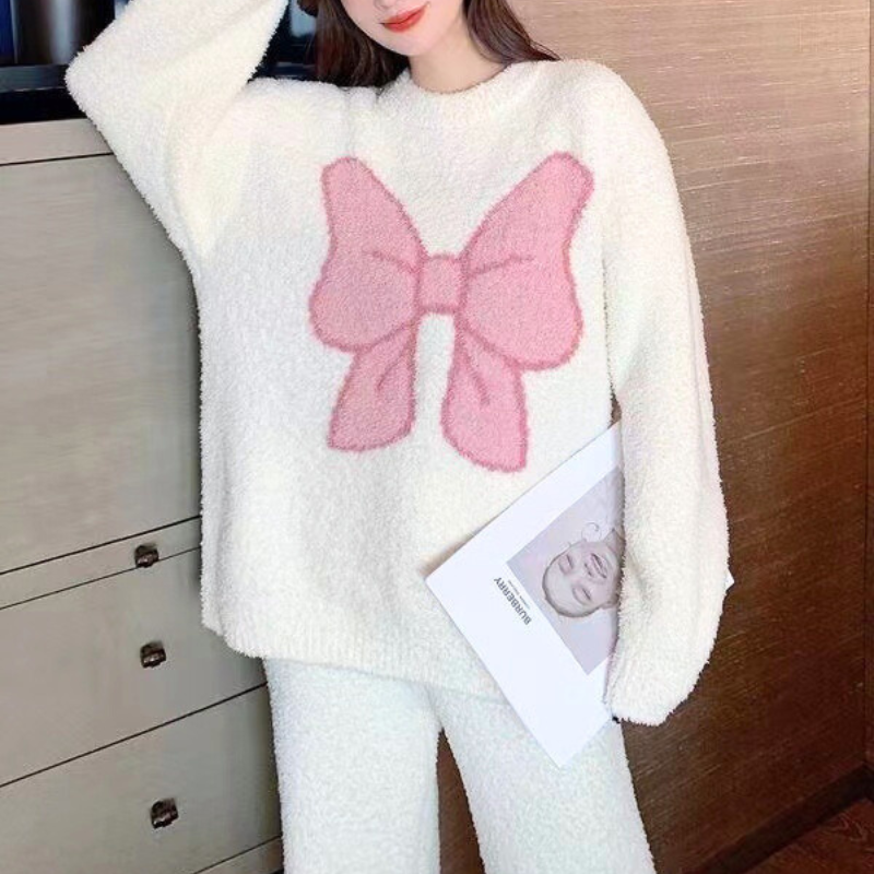 長袖トップスとロングパンツの秋冬向けリボン柄ルームウェアセット｜男ウケのふわもこ素材