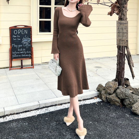 ブラウンのリブニットワンピース｜上品で大人可愛い冬デートコーデ