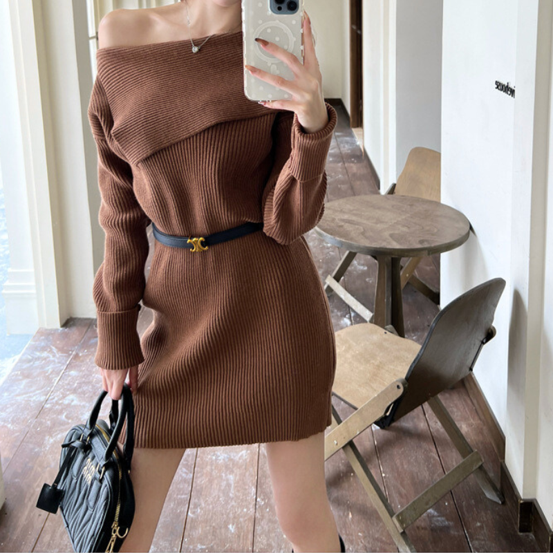 ブラウンミニワンピで室内ポージング｜彼氏ウケ抜群