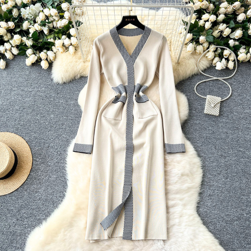 柔らかいニット生地の質感が伝わるディテールショット。