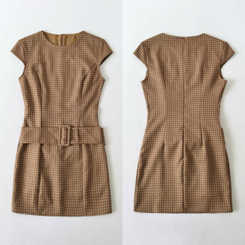 ブラウンチェック柄ミニワンピースの前後デザイン。正面と背面の形が分かる商品写真