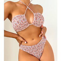 シャーリング素材で自然に盛れるバンドゥタイプの男ウケビキニ（ピンク）