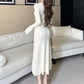 体のラインを美しく魅せるホワイトニットワンピース｜デート服に最適