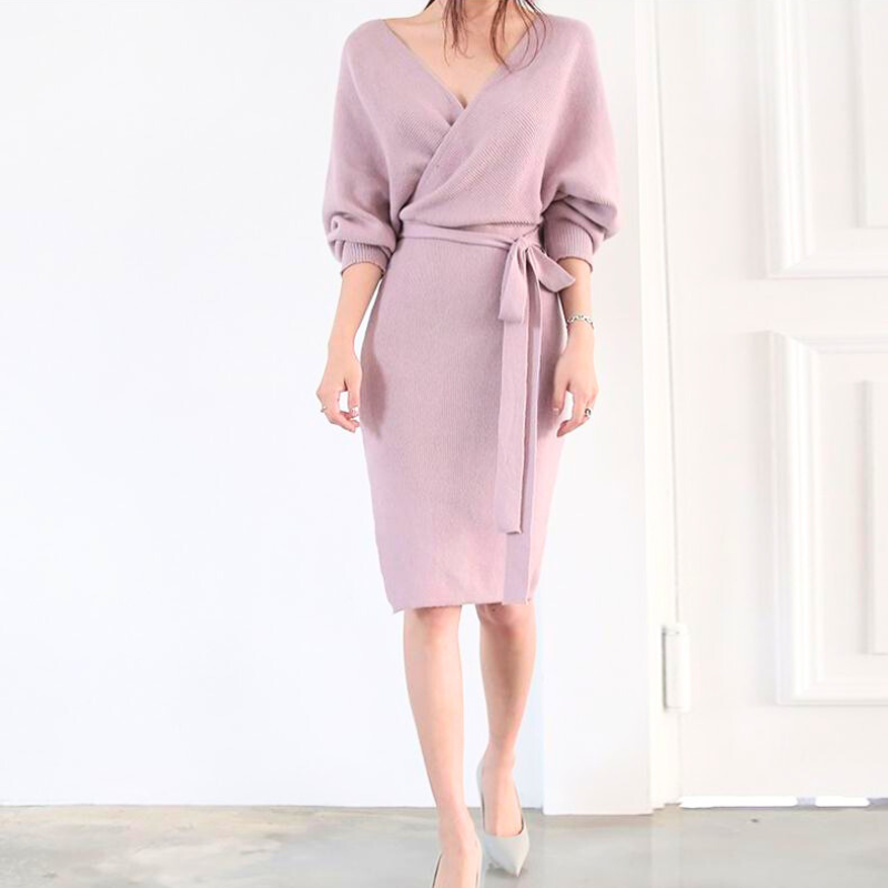 ウエストリボンでくびれを強調できるカシュクールニットワンピース。デート服に最適な細見えライン。