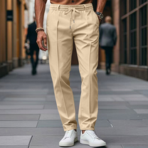 ベージュのパンツで上品カジュアルに決めた30代メンズ