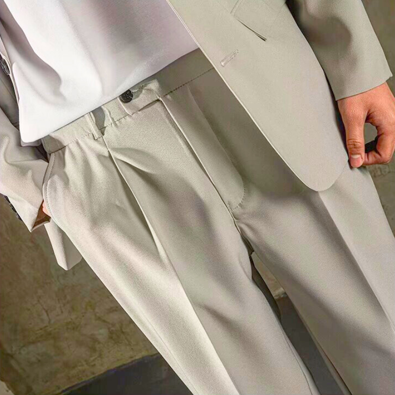 ベージュ スラックス 落ち感 ドレープ素材