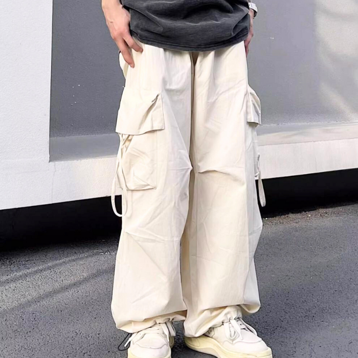 30代メンズにおすすめのベージュワイドカーゴパンツ 正面スタイル