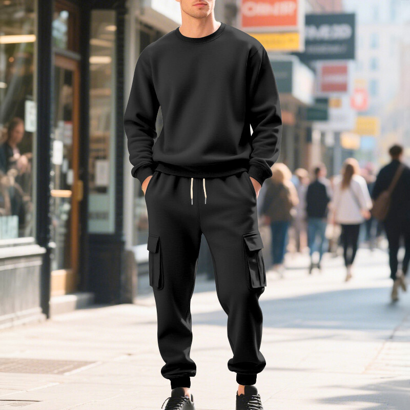 ブラックのカーゴスウェットセットアップ｜40代メンズにおすすめの都会的モノトーン