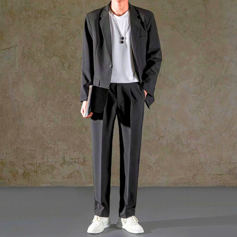 ブラック セットアップ メンズ スニーカーコーデ