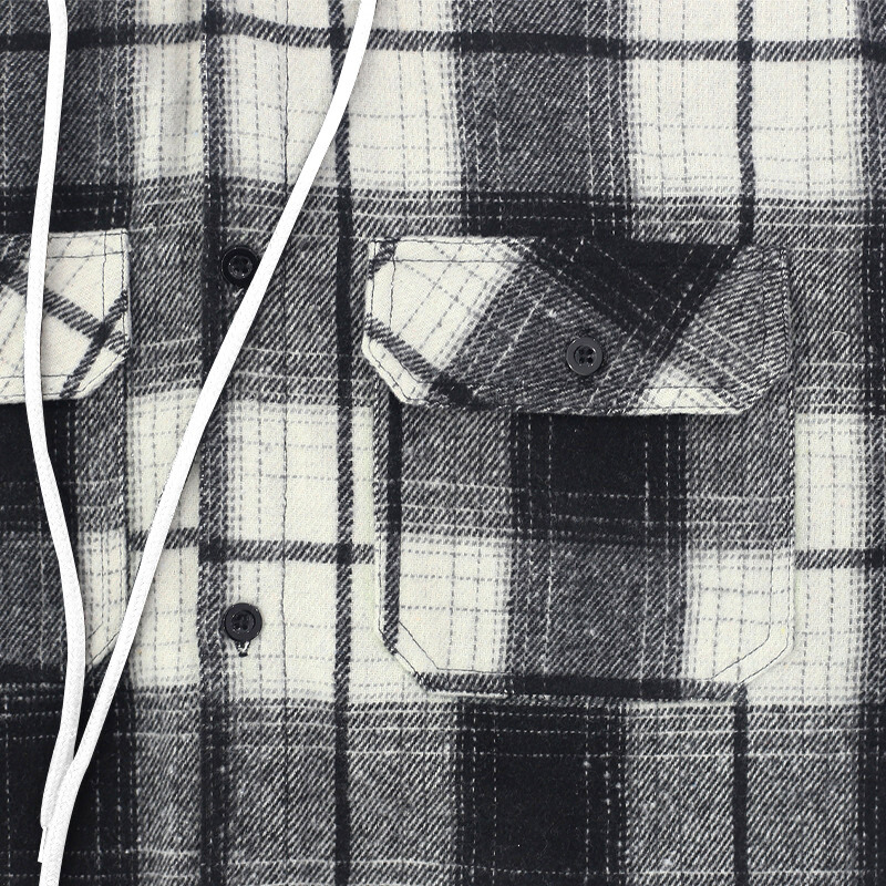 胸ポケット部分のディテール画像｜ボタン付きフラップがアクセントになり実用性も◎