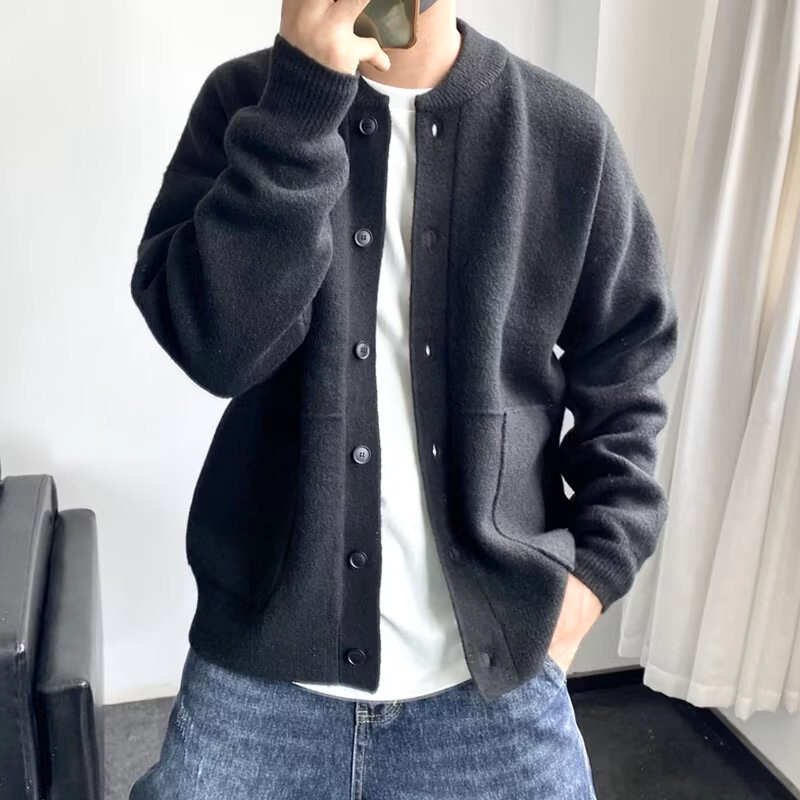 春秋冬に着回せる薄手アウター感覚のブラックニットカーデジャケット