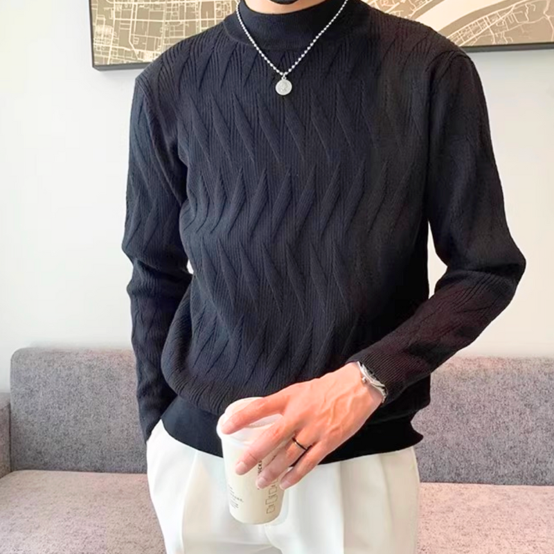 ブラックのニットに白パンツを合わせた上級者スタイル