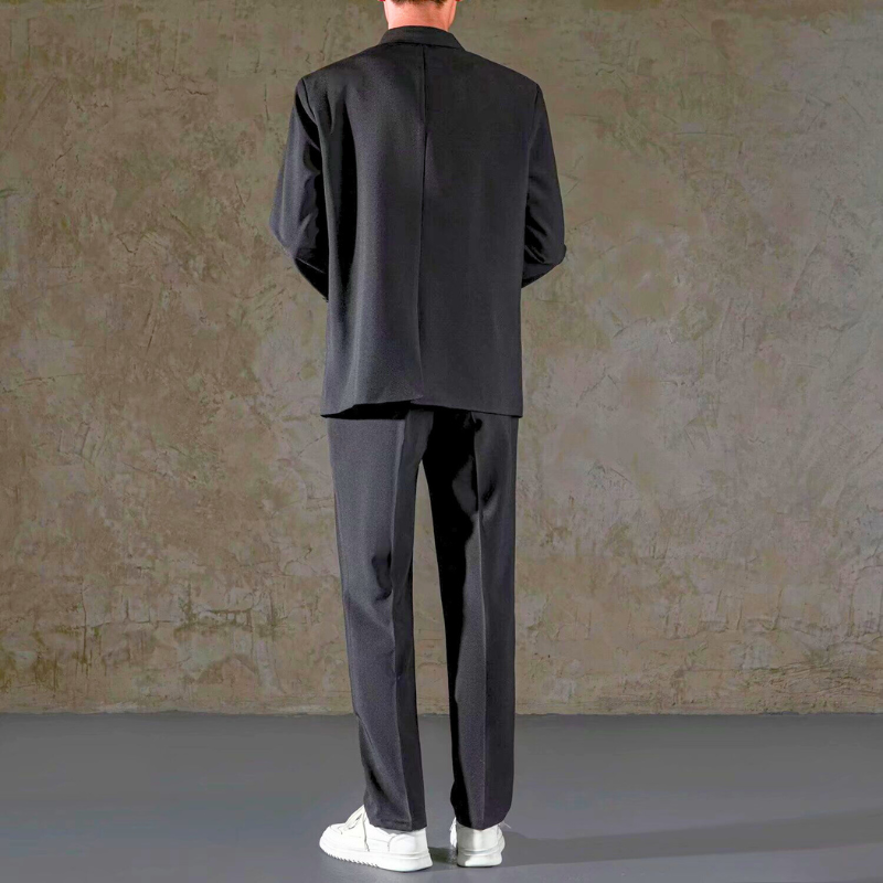 ブラック テーラードセットアップ メンズ 後ろ姿