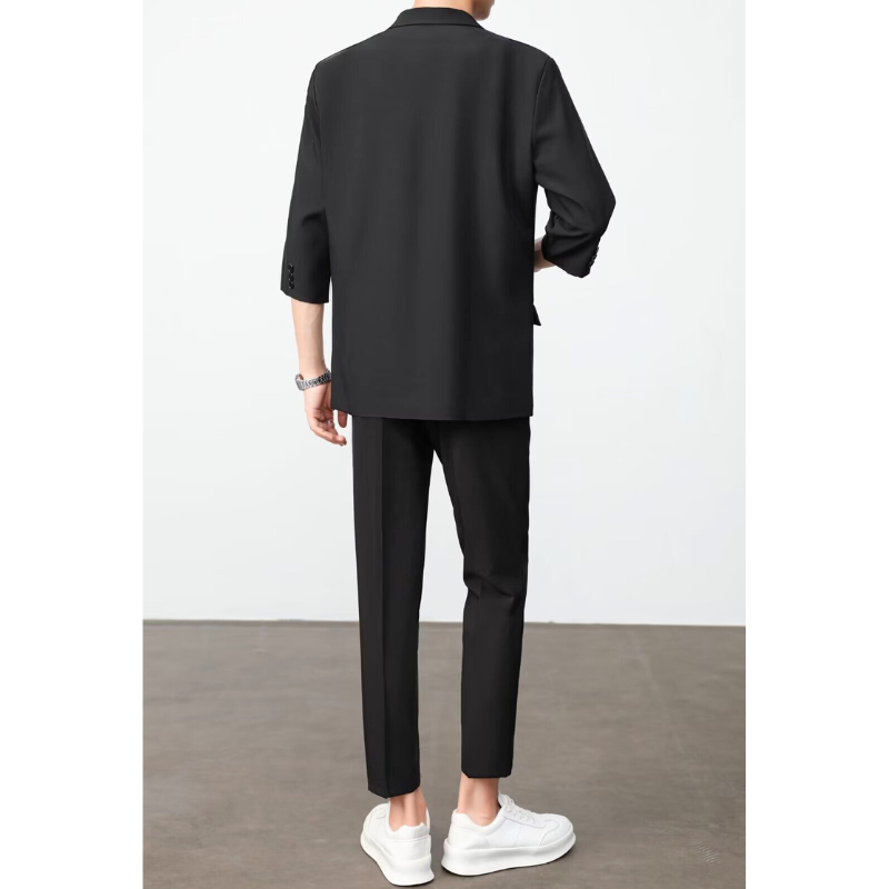 ブラック春夏セットアップ メンズ 7分袖ジャケット 後ろ姿のシルエット