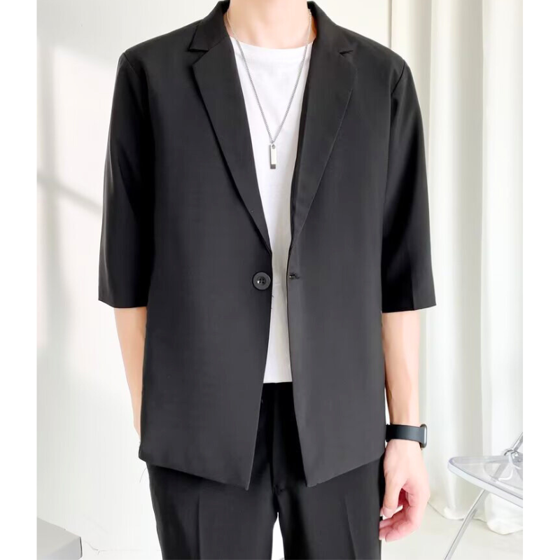 ブラック春夏セットアップ メンズ ジャケット着用の上半身アップ