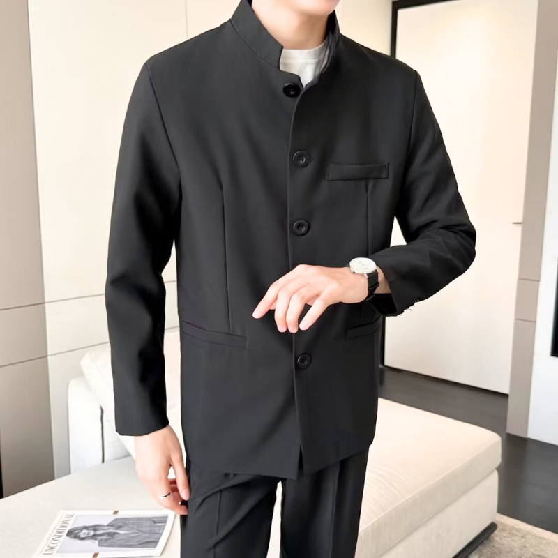 30代・40代メンズ向け春秋冬スタンドカラー黒ジャケットのフロントボタンデザイン