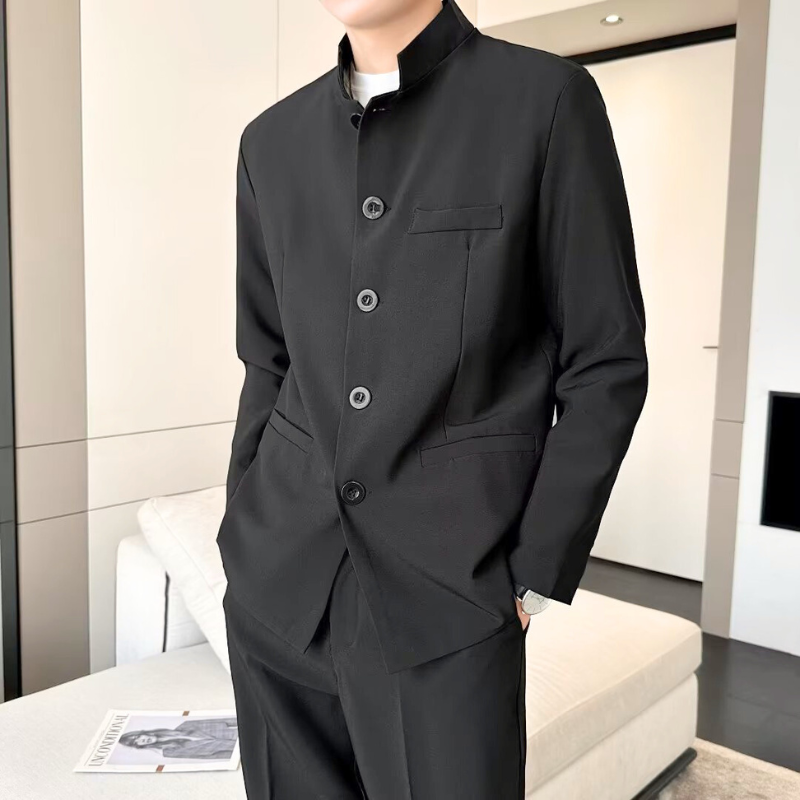 30代・40代メンズ向け春秋冬スタンドカラージャケット×スラックス 上下セットのコーデイメージ