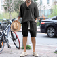 ブラックのセットアップで引き締まった印象の30代メンズ夏コーデ