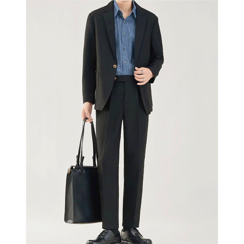 全身コーデ：ブラックテーラードセットアップ 春夏秋の着回し例