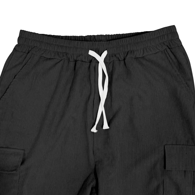 ウエスト紐で調整可能なブラックパンツ｜30代・40代メンズのデイリーに