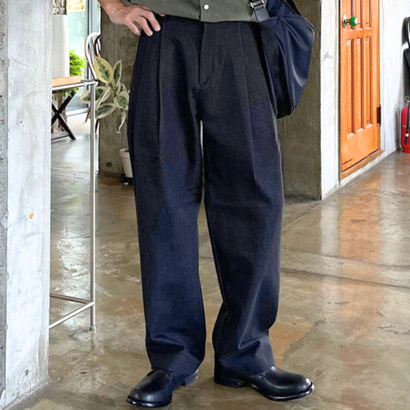 前から見たワイドテーパードパンツのシルエット