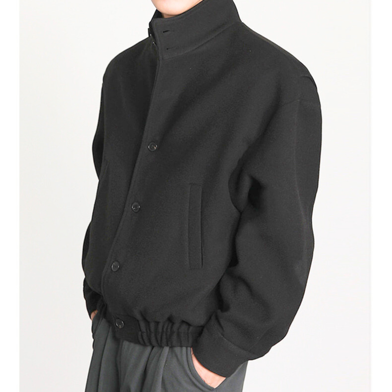 ブラックのウールライクブルゾンで秋冬の大人スタイルを作る 30代メンズ向け