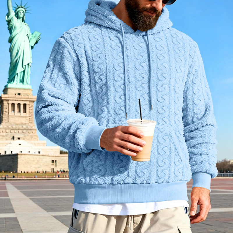 ブルーの両面フリースパーカー｜秋冬コーデに軽やかさを加える爽やかカラー